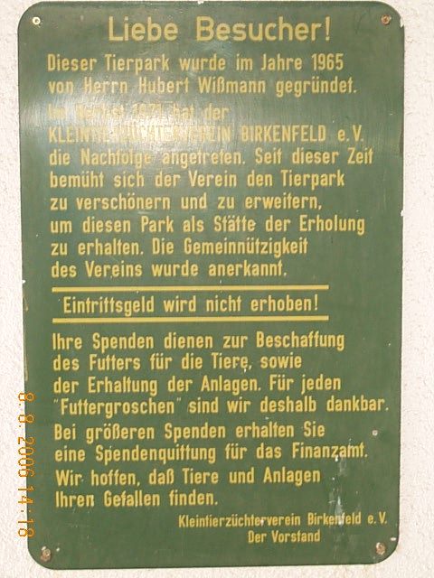 Hinweisschild am Eingang zum Schmetterlingspark